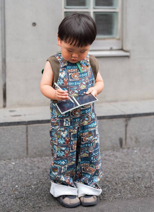 「海外子ども服」でおしゃれ度爆上げ！ ママはモノトーンを夏らしく昇華 | HugMug