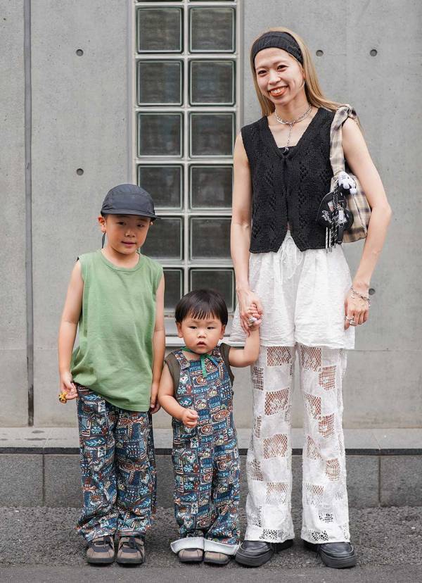 「海外子ども服」でおしゃれ度爆上げ！ ママはモノトーンを夏らしく昇華 | HugMug