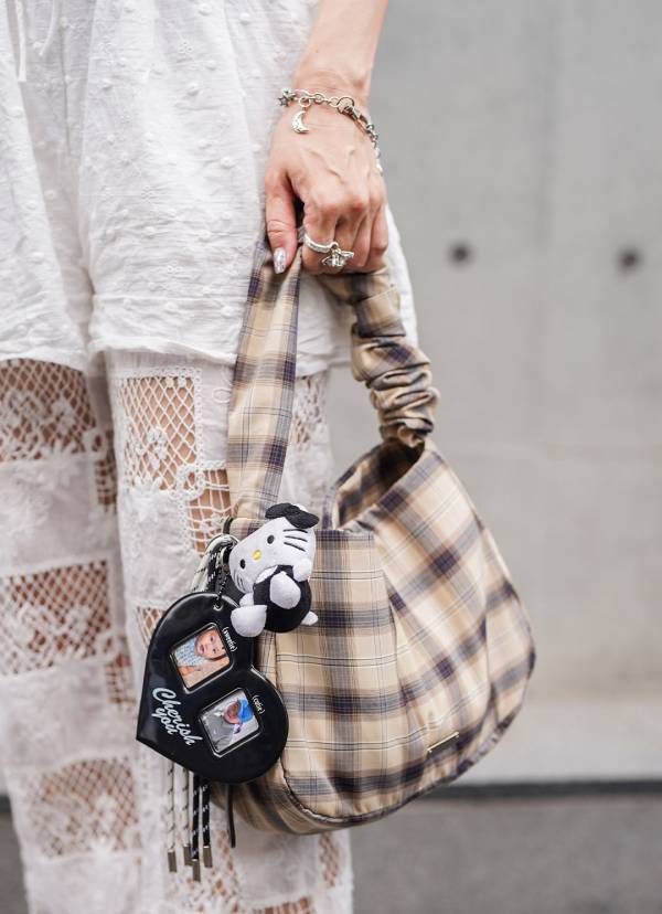 「海外子ども服」でおしゃれ度爆上げ！ ママはモノトーンを夏らしく昇華 | HugMug