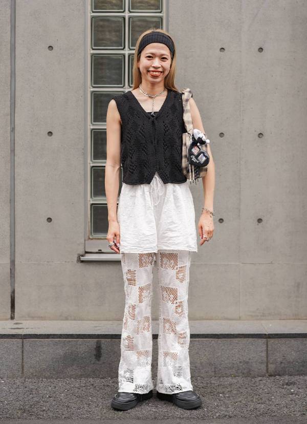 「海外子ども服」でおしゃれ度爆上げ！ ママはモノトーンを夏らしく昇華 | HugMug