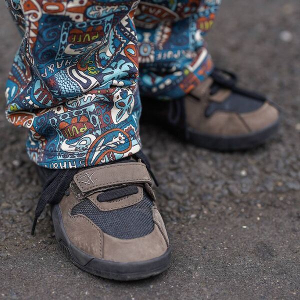 「海外子ども服」でおしゃれ度爆上げ！ ママはモノトーンを夏らしく昇華 | HugMug