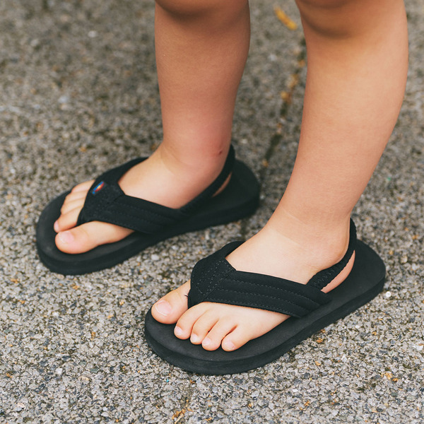 ヴィンテージTシャツできょうだいリンク！ ママの技ありモノトーンコーデは必見 | HugMug