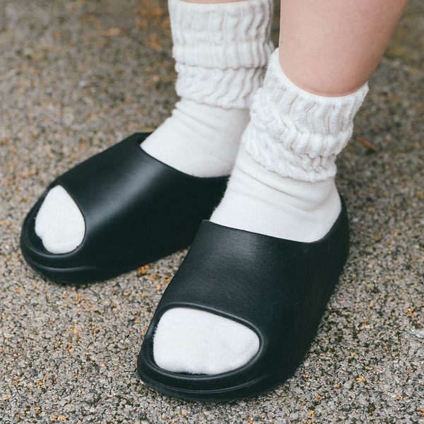 ヴィンテージTシャツできょうだいリンク！ ママの技ありモノトーンコーデは必見 | HugMug