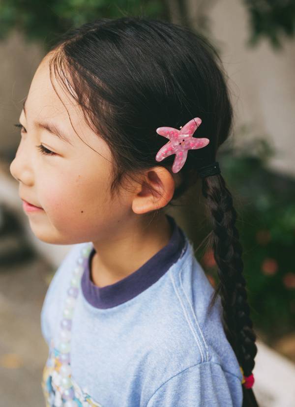 ヴィンテージTシャツできょうだいリンク！ ママの技ありモノトーンコーデは必見 | HugMug