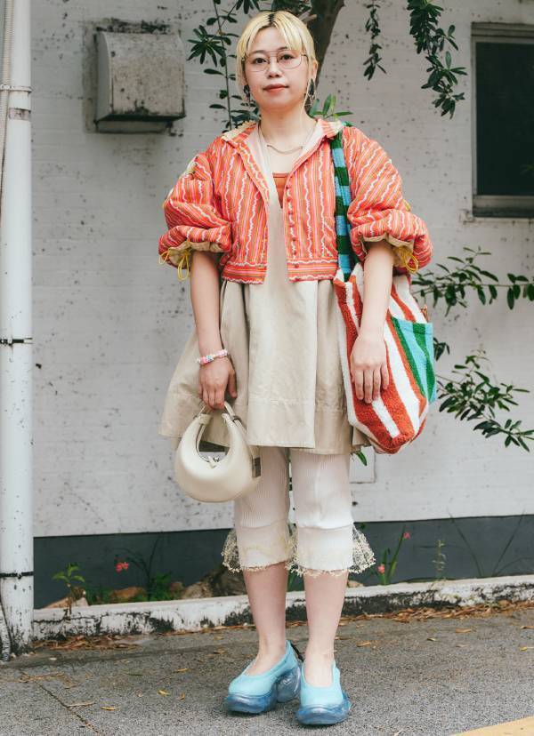 ハンドメイド小物がめちゃかわ！ オレンジ×ピンクで親子リンクコーデ | HugMug