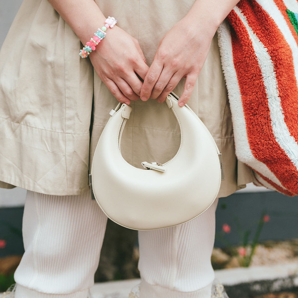 ハンドメイド小物がめちゃかわ！ オレンジ×ピンクで親子リンクコーデ | HugMug