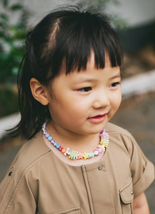 ハンドメイド小物がめちゃかわ！ オレンジ×ピンクで親子リンクコーデ | HugMug