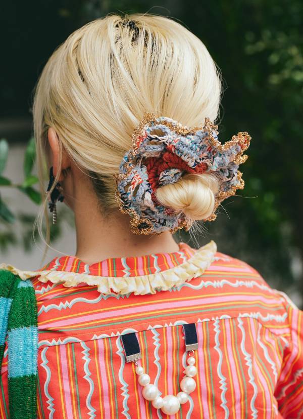 ハンドメイド小物がめちゃかわ！ オレンジ×ピンクで親子リンクコーデ | HugMug