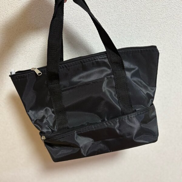 【DAISO】ペットボトル2本+お弁当も入る！330円の二段式保冷バッグが万能すぎ | HugMug