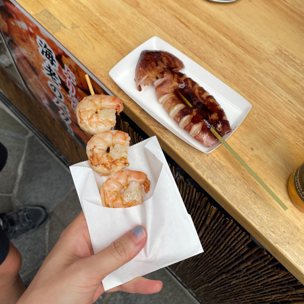 豊洲市場が超進化！市場の見学から食べ歩き&amp;足湯まで【千客万来】の全貌を徹底レポ | HugMug