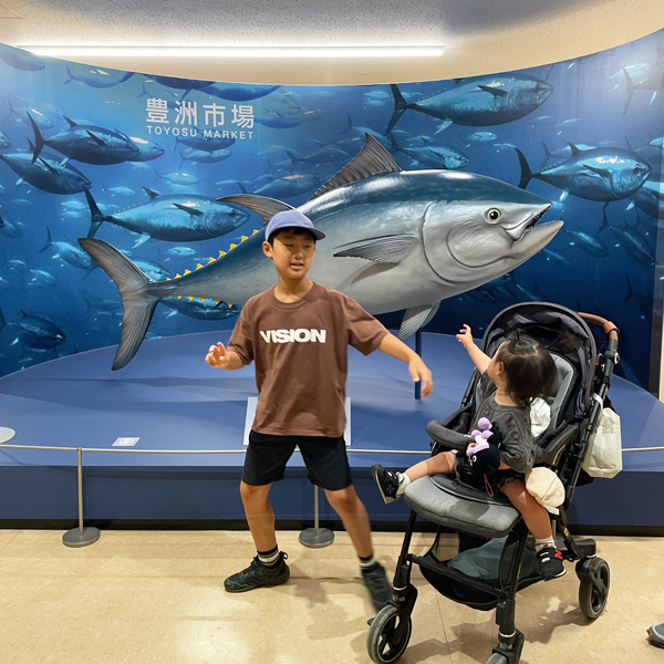 豊洲市場が超進化！市場の見学から食べ歩き&amp;足湯まで【千客万来】の全貌を徹底レポ | HugMug