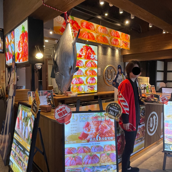 豊洲市場が超進化！市場の見学から食べ歩き&amp;足湯まで【千客万来】の全貌を徹底レポ | HugMug