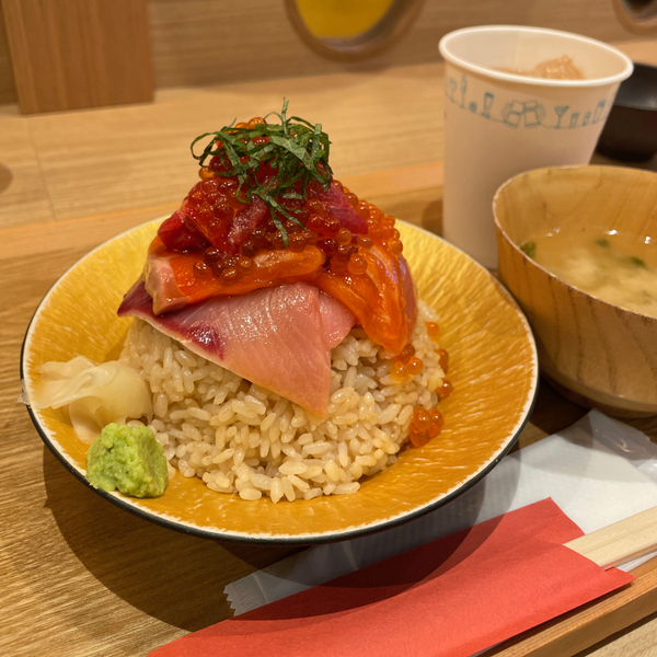 豊洲市場が超進化！市場の見学から食べ歩き&amp;足湯まで【千客万来】の全貌を徹底レポ | HugMug