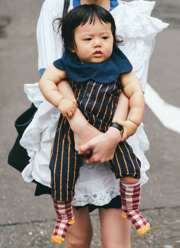 古着Tシャツのレイヤードがおしゃれすぎ！ 寒色系で魅せる夏の親子リンクコーデ | HugMug