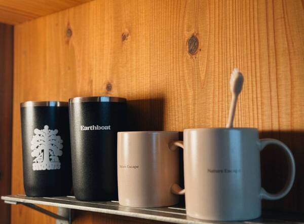 森と池に囲まれた贅沢空間【長野】専用サウナ付きトレーラーホテル「Earthboat」が最高すぎる★ | HugMug