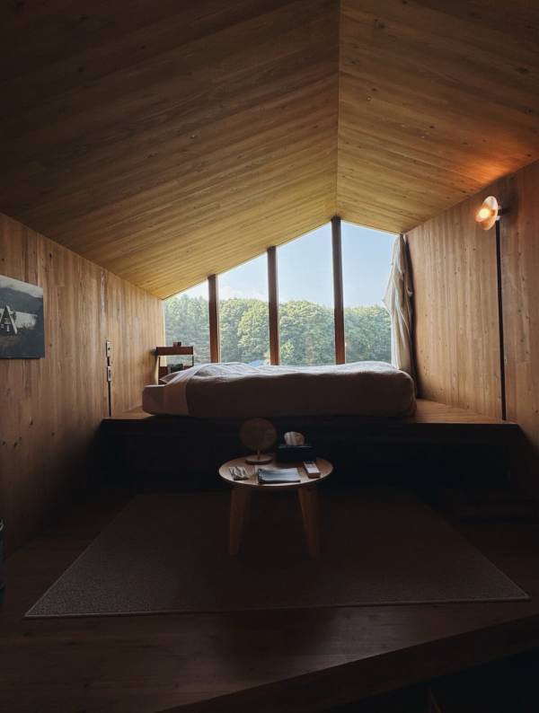 森と池に囲まれた贅沢空間【長野】専用サウナ付きトレーラーホテル「Earthboat」が最高すぎる★ | HugMug