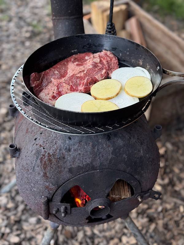 森と池に囲まれた贅沢空間【長野】専用サウナ付きトレーラーホテル「Earthboat」が最高すぎる★ | HugMug