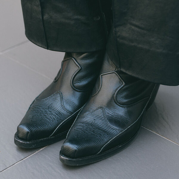 そのブラックコーデ、夏なのに軽やか！ ボーダーをシェアした家族コーデ | HugMug