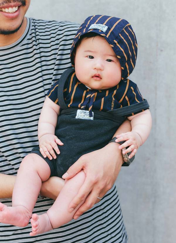 そのブラックコーデ、夏なのに軽やか！ ボーダーをシェアした家族コーデ | HugMug