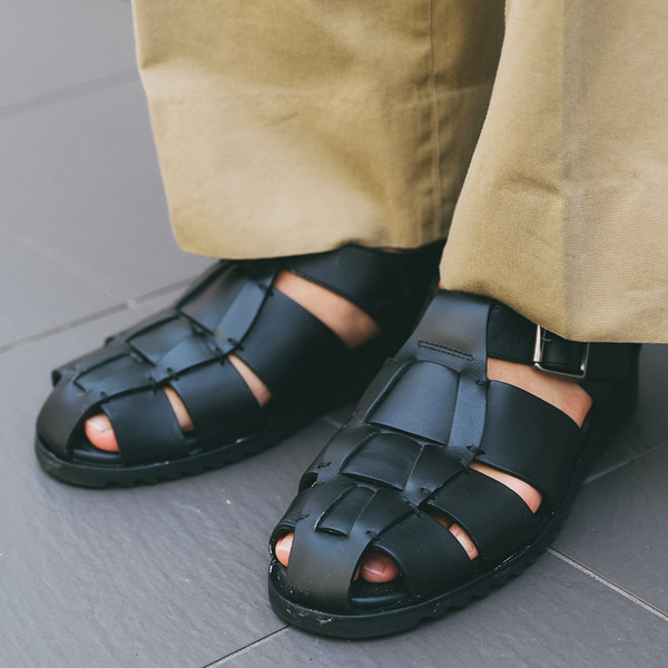 そのブラックコーデ、夏なのに軽やか！ ボーダーをシェアした家族コーデ | HugMug