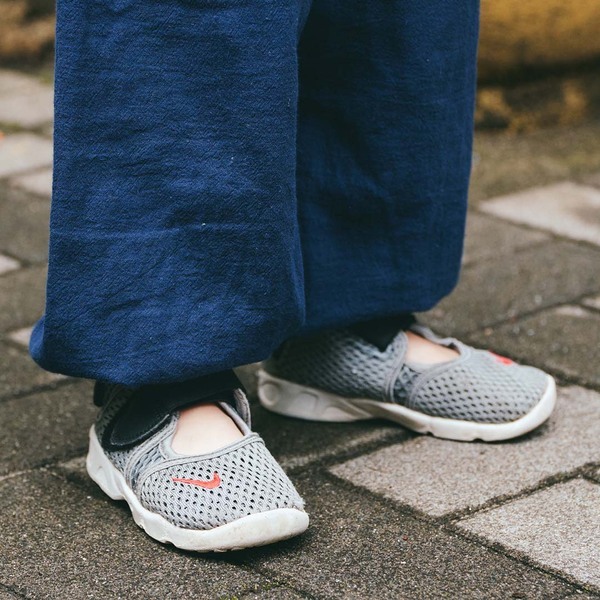 【ZARA】のトップスで一気に夏ムード！ ブルー×ホワイトで爽やか親子コーデ | HugMug