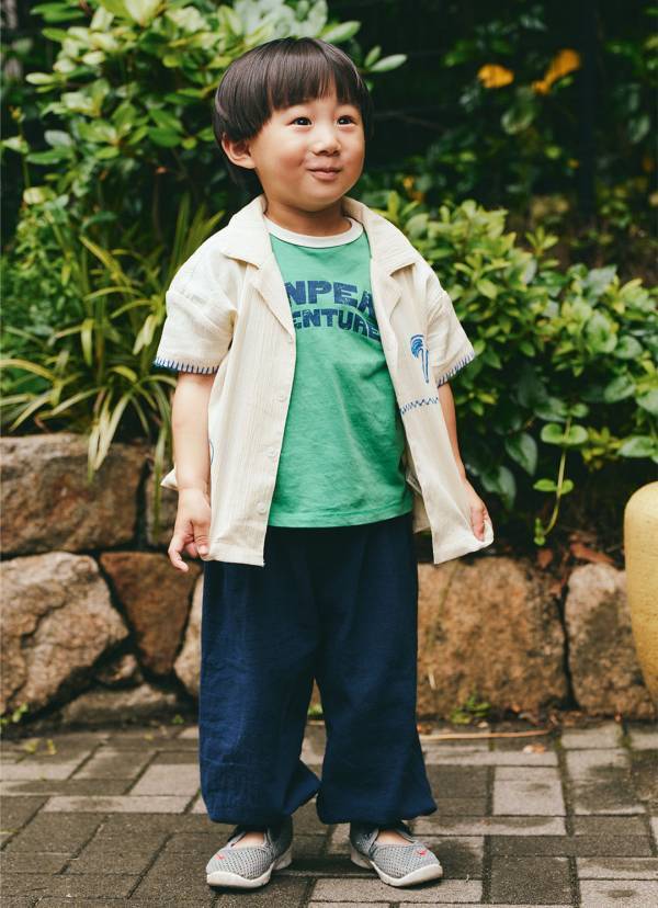 【ZARA】のトップスで一気に夏ムード！ ブルー×ホワイトで爽やか親子コーデ | HugMug