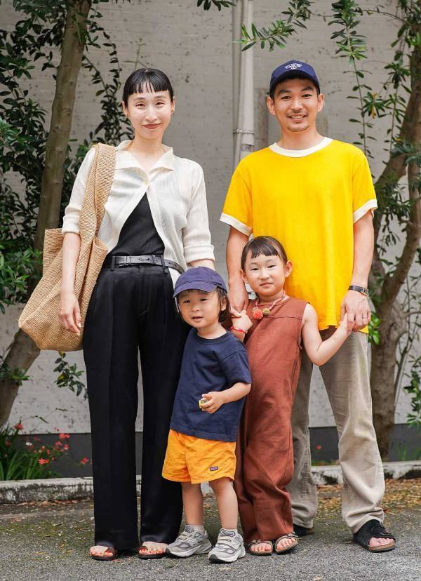 ハンドメイドのブレスレットで夏気分♪ 元気いっぱいハッピーカラーの家族コーデ | HugMug