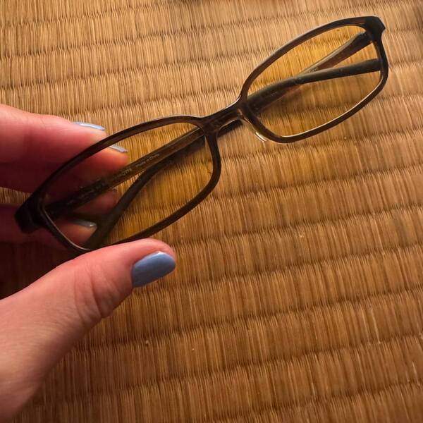 夜のスマホ時間が変わる！？【JINS】ブルーライトカットメガネを数年愛用した効果 | HugMug