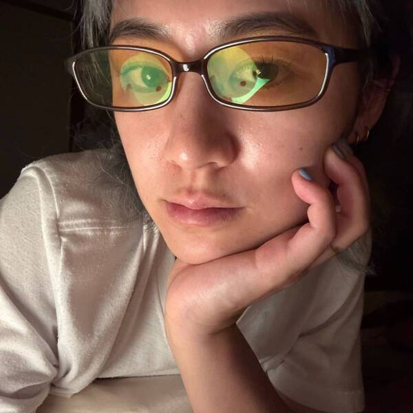 夜のスマホ時間が変わる！？【JINS】ブルーライトカットメガネを数年愛用した効果 | HugMug