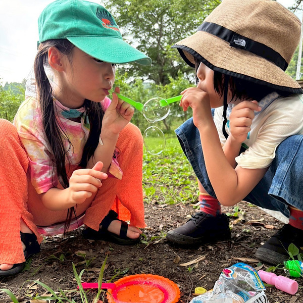 【千葉】湧き水＆ブルーベリー農園でBBQ！「いっせんぼく Camp field」が子連れデイキャンプに最高すぎる！ | HugMug