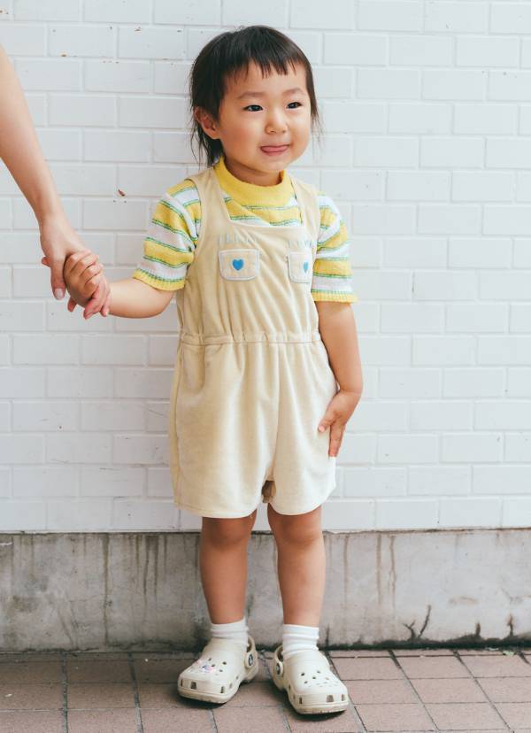 ヴィンテージMIXコーデがおしゃれすぎ！ ビタミンカラーをシェアした家族コーデ | HugMug