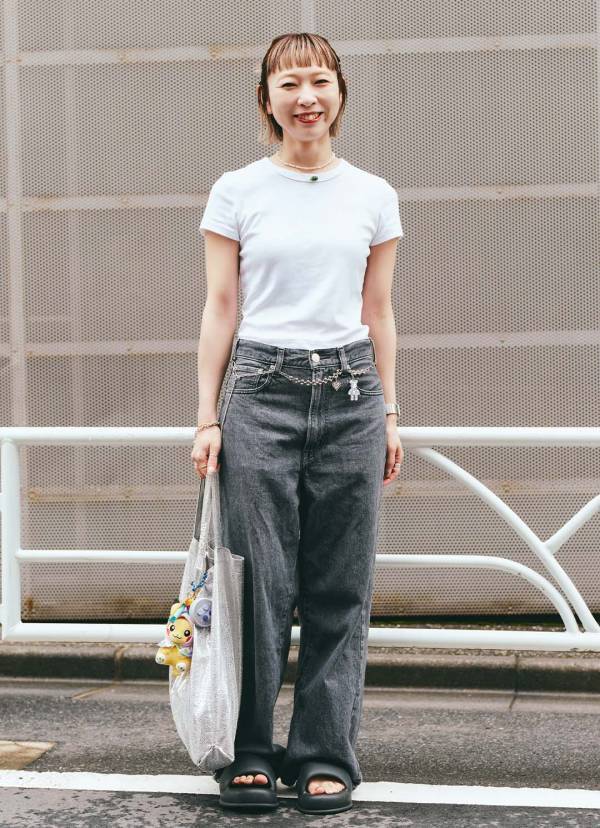 モノトーンなのにこんなに軽やか！ 夏の親子シックコーデ術 | HugMug