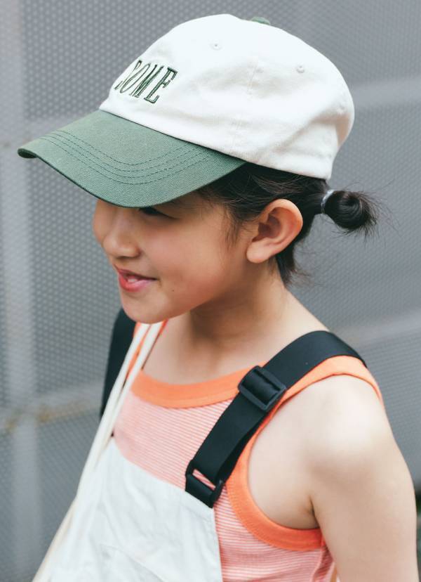 モノトーンなのにこんなに軽やか！ 夏の親子シックコーデ術 | HugMug