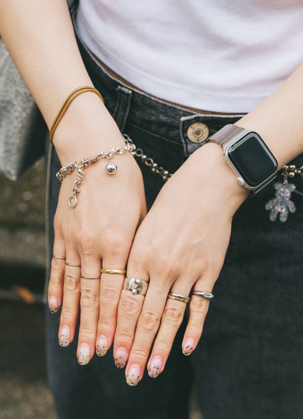 モノトーンなのにこんなに軽やか！ 夏の親子シックコーデ術 | HugMug