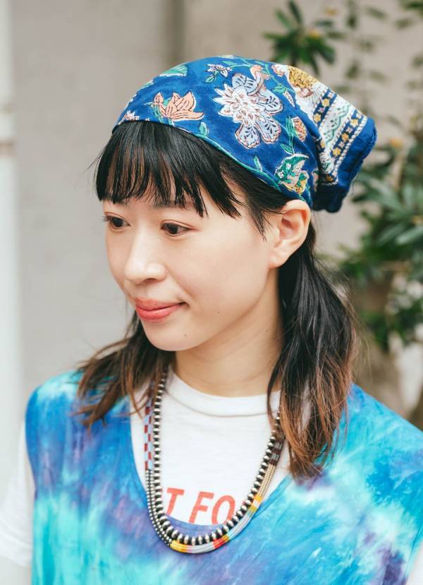 アウトドアMIXでおしゃれ度爆上げ！ ママのタイダイ柄ワンピで視線をキャッチ | HugMug