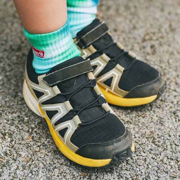 アウトドアMIXでおしゃれ度爆上げ！ ママのタイダイ柄ワンピで視線をキャッチ | HugMug