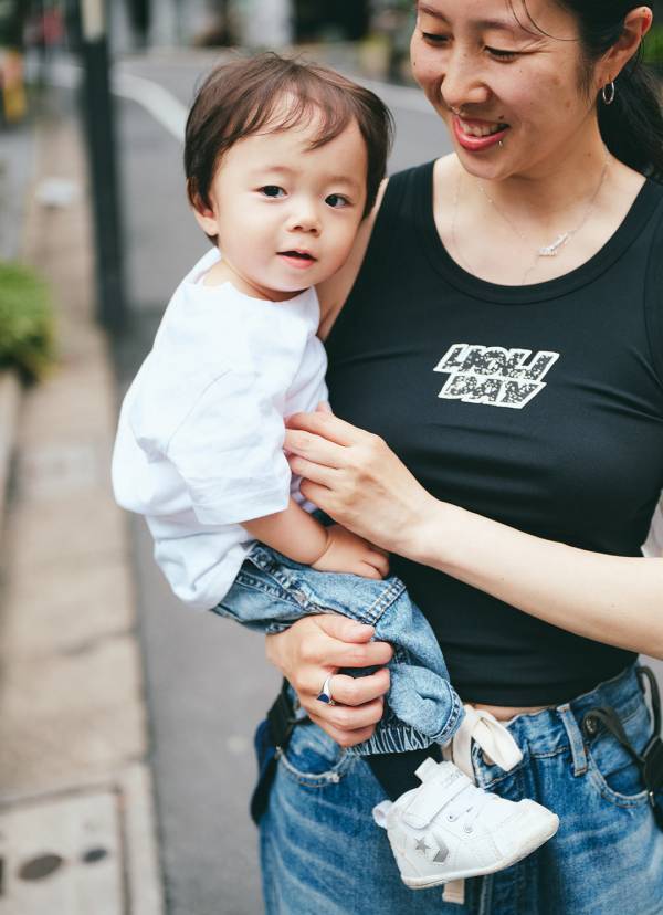 『ユニクロ』や『西松屋』など！ プチプラ上手な親子デニムコーデがおしゃれ | HugMug