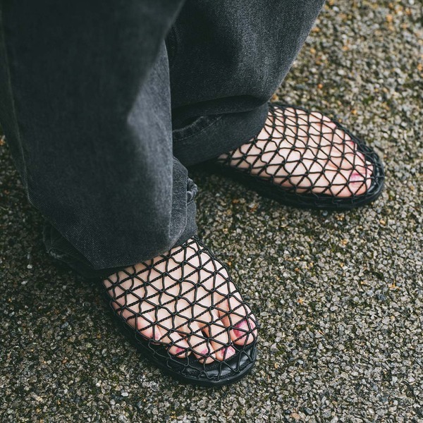 リゾート調アイテムで夏を楽しむ親子スタイル！ 大人顔負けなキッズコーデに注目 | HugMug