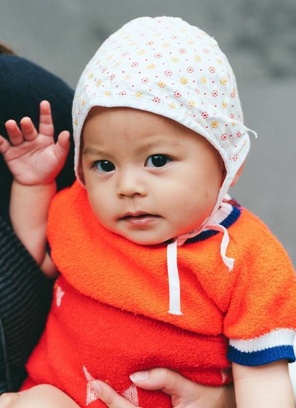 『ユニクロ』のデニムが超優秀！ 公園にも行けちゃう動ける親子コーデ | HugMug