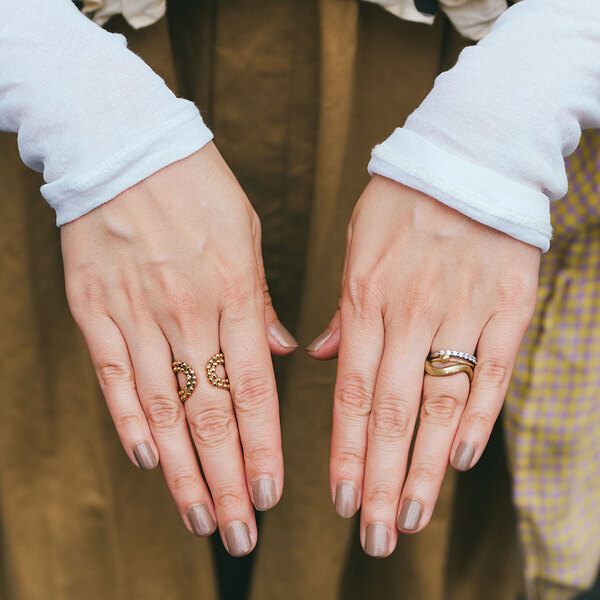 トレンドのビスチェはこう使う！1点投入でオシャレ度爆上げなコーデ術 | HugMug