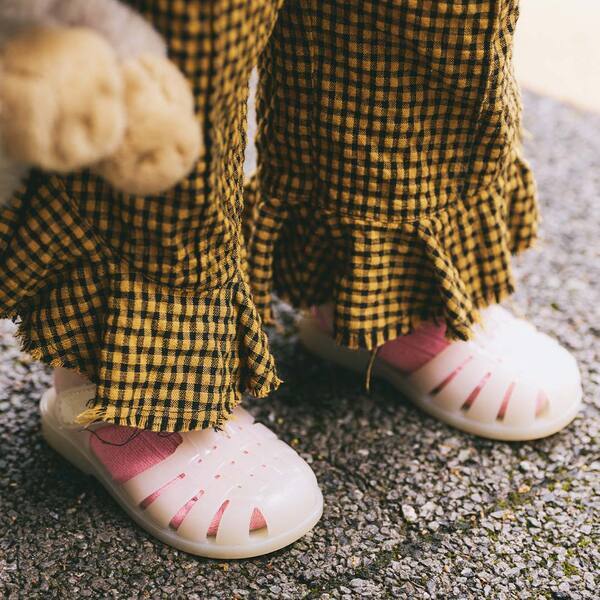 トレンドのビスチェはこう使う！1点投入でオシャレ度爆上げなコーデ術 | HugMug