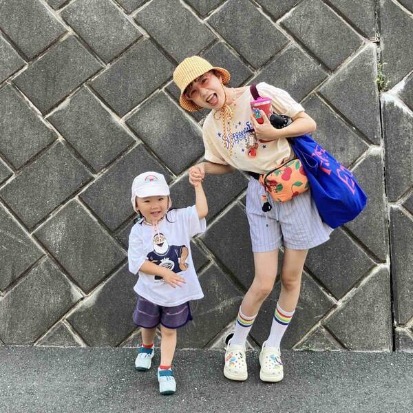 水遊びはGU＆プチプラが正解！色使いでおしゃれアクティブコーデが叶う【さあやの親子コーデログ】 | HugMug