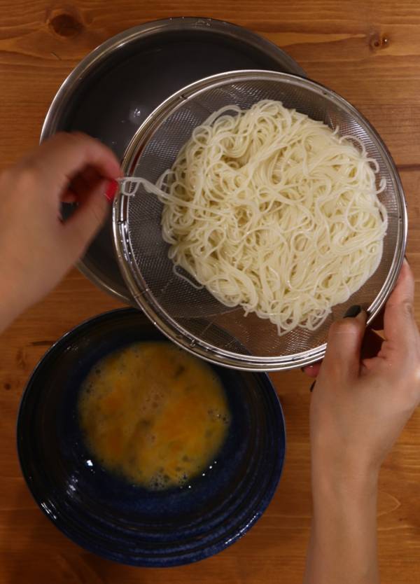 【そうめんアレンジレシピ】夏野菜や市販のドレッシングで！  超簡単さっぱりレシピ | HugMug