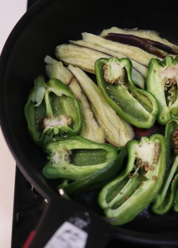 【そうめんアレンジレシピ】夏野菜や市販のドレッシングで！  超簡単さっぱりレシピ | HugMug