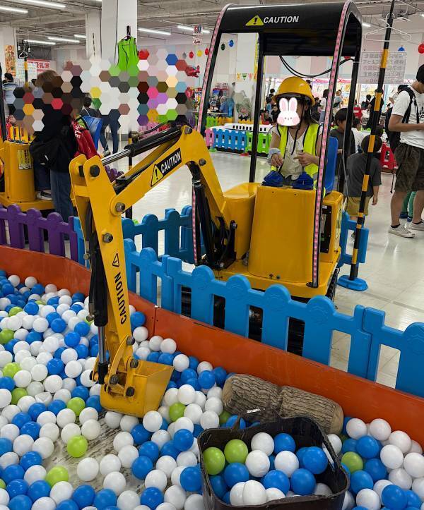 真夏に雪遊び！？駅直結の室内遊び場【東京あそびマーレ】が最高すぎた！ | HugMug