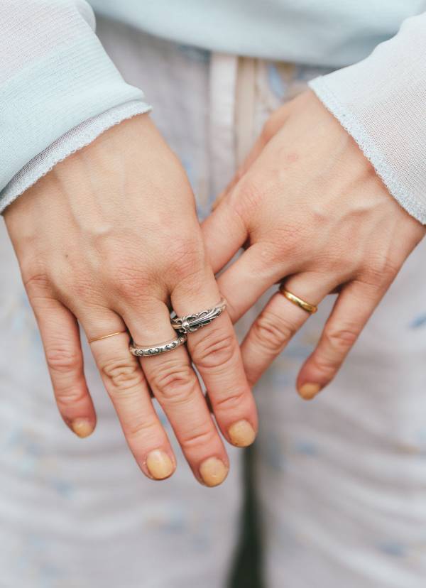 透け感ある長袖でちょっと秋を先取り！6(ROKU)のトップスが超使える | HugMug