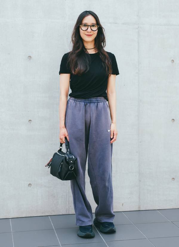 スポーティMIXのお手本コーデ。きちんと小物がサマ見えの秘訣 | HugMug