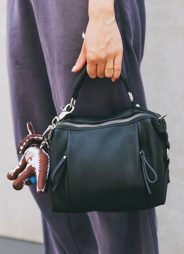 スポーティMIXのお手本コーデ。きちんと小物がサマ見えの秘訣 | HugMug