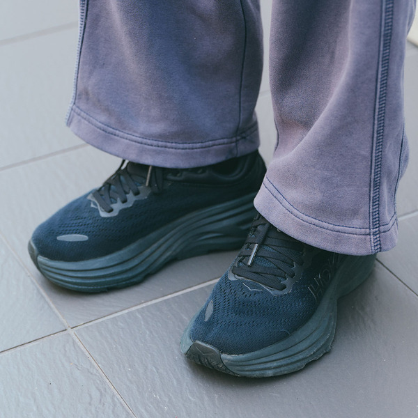 スポーティMIXのお手本コーデ。きちんと小物がサマ見えの秘訣 | HugMug