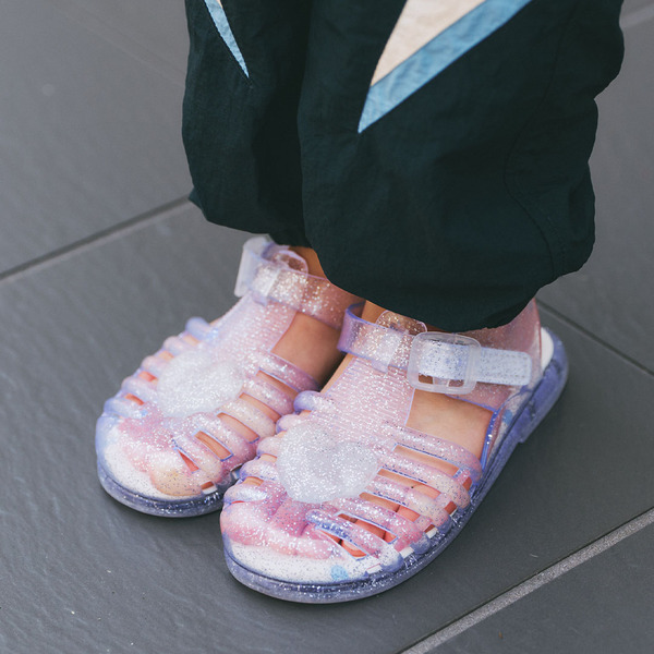 スポーティMIXのお手本コーデ。きちんと小物がサマ見えの秘訣 | HugMug